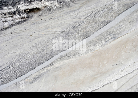 Esposto il lago di letto in alta Italia dopo un secco periodo estivo Foto Stock