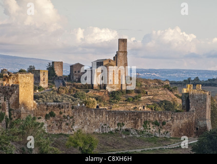 Viste le pareti di uscania e San Pietro hill, Italia. Foto Stock