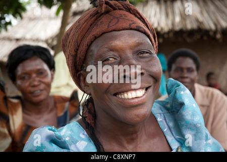 Ritratto di una donna nelle zone rurali del distretto Kibuku, Uganda, Africa orientale. Foto Stock
