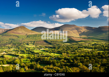 Vista verso la montagna Galty dalla Glen of Aherlow, nella contea di Tipperary, Irlanda Foto Stock