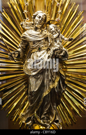 Germania, Treviri, Cattedrale di Treviri, Tesoro del Duomo, la statua della Madonna e il Bambino Gesù Foto Stock