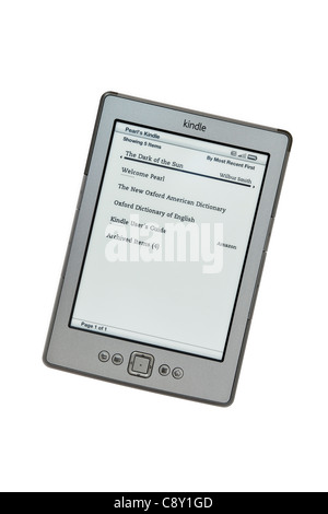 Regno Unito, Gran Bretagna, Europa. Nuovo Wifi Amazon Kindle reader di ebook libri lista pagina su sfondo bianco Foto Stock