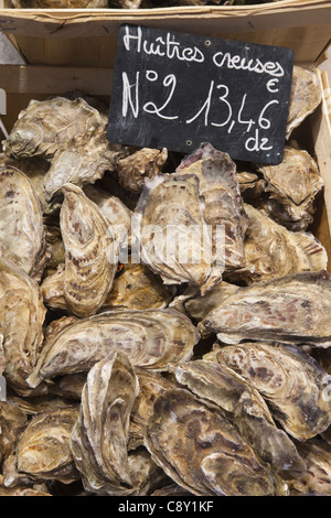 Francia, Bretagna, Saint Malo, ostriche per la vendita Foto Stock