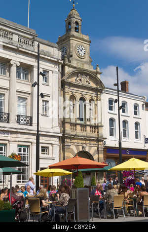 Cafe, il mercato coperto e la torre dell orologio, Hereford Foto Stock