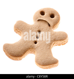 In casa di Gingerbread Man cookie con un espressione triste isolato su sfondo bianco Foto Stock