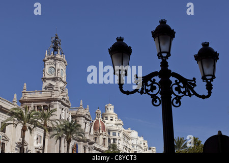 Plaza del Ayuntamiento, municipio al crepuscolo, Valencia, Spagna Foto Stock