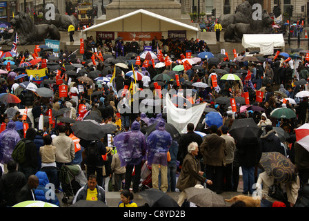 Stranieri in cittadini rally in Trafalgar Square 2007 Foto Stock