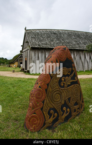 Al vikingecenter in Ribe, troverete tutti i tipi di attività vichinga. In estate le persone si spostano a vivere come i vichinghi Foto Stock