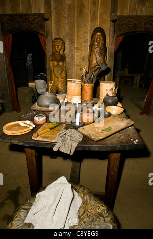 Al vikingecenter in Ribe, troverete tutti i tipi di attività vichinga. In estate le persone si spostano a vivere come i vichinghi Foto Stock