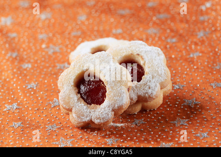 Inceppamento biscotti frollini in polvere con zucchero a velo Foto Stock