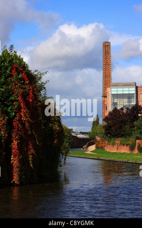 Weaver's Wharf lungo il Staffordshire e Worcestershire Canal, Kidderminster, Worcestershire, Inghilterra, Europa Foto Stock