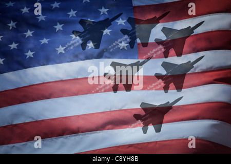 Close-up di bandiera americana con sagome di F-16 aeroplani Foto Stock