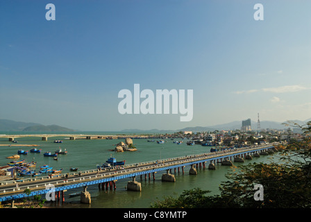 Asia Vietnam Nha Trang. Cai estuario del fiume. Nha Trang la flotta peschereccia mori sul fiume Cai appena a nord del centro della città.... Foto Stock