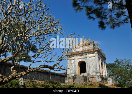 Asia, Vietnam, Tonalità. Tomba di Bao Dais madre Tu Cung. Designato un Sito Patrimonio Mondiale dell'UNESCO nel 1993, la tinta è onorato per il suo ... Foto Stock