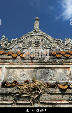 Asia, Vietnam, Tonalità. Tomba di Bao Dais madre Tu Cung. Designato un Sito Patrimonio Mondiale dell'UNESCO nel 1993, la tinta è onorato per il suo ... Foto Stock