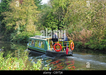 Canal pleasure boat Egremont' sulla nave Chichester Canal. L'autunno. Foto Stock