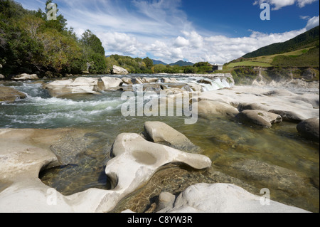 Maruia scende nella valle di Maruia, Isola del Sud, Nuova Zelanda Foto Stock