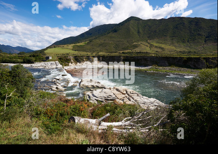 Maruia scende nella valle di Maruia, Isola del Sud, Nuova Zelanda Foto Stock