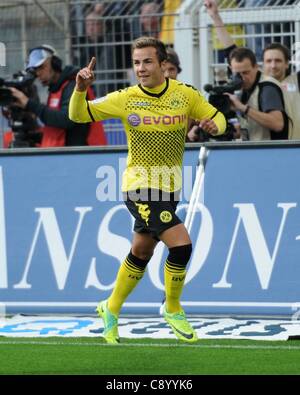 05 11 2011 Bundesliga tedesca. Il Borussia Dortmund contro il VfL Wolfsburg. Celebrazione da Mario Goetz Borussia Dortmund Foto Stock