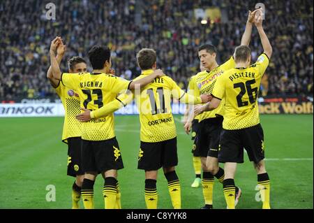 05 11 2011 Bundesliga tedesca. Il Borussia Dortmund contro il VfL Wolfsburg. Celebrazioni da Wolfsburg giocatori Moritz Leitner, Shinji Kagawa, Mario Goetz, Robert Lewandowski e Lukasz Piszczek Borussia Dortmund. Foto Stock