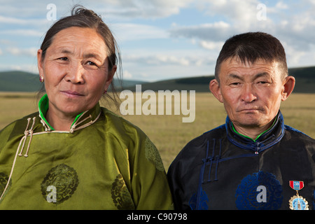 Ritratto di famiglia di servizio in Tsagaannuur, Khövsgöl, Mongolia Foto Stock