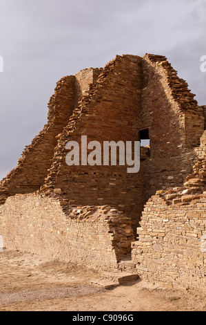 Finestra ad angolo, Pueblo Bonito rovina, Chaco Culture National Historical Park, New Mexico. Foto Stock