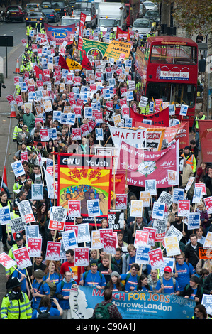 Il mese di marzo per i posti di lavoro raggiunge il suo fine. è una rievocazione della Jarrow marzo negli anni trenta ed è organizzato dalla gioventù britannica Foto Stock