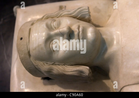 Effigie del re Carlo V sulla sua tomba nella Basilica di Saint-Denis, Saint Denis, Francia Foto Stock