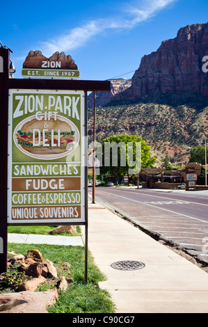 Un segno per un deli in Springdale, Utah vicino al Parco Nazionale di Zion Foto Stock