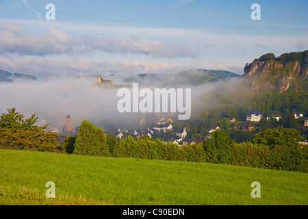 Gerolstein, Gerolsteiner Dolomitfelsen, Munterley, nebbia, Eifel, Renania-Palatinato, Germania, Europa Foto Stock