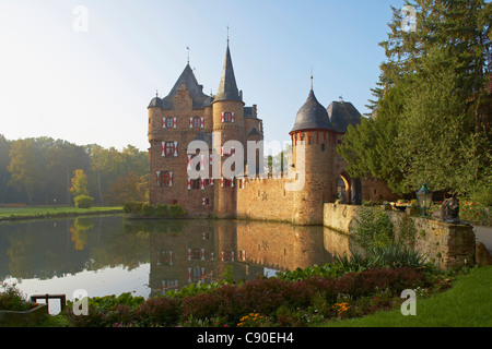 Castello Satzvey in Schaven Satzvey, parte settentrionale di Eifel, nella Renania settentrionale-Vestfalia, Germania, Europa Foto Stock