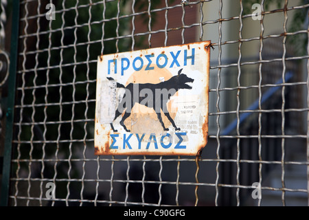 Attenzione al cane sign in Grecia Foto Stock