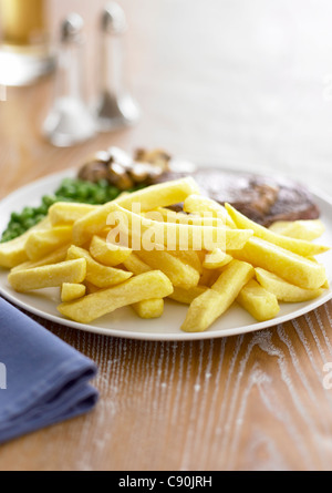 Chip con bistecca e piselli Foto Stock