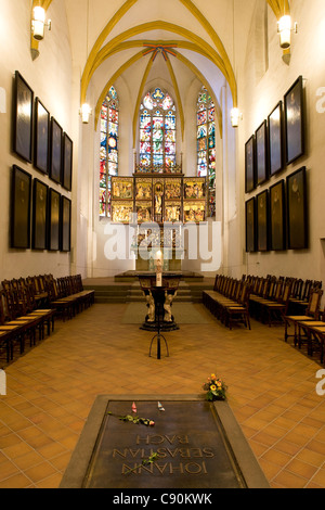 Tomba di Johann Sebastian Bach in St. Thomas Church, Lipsia, Sassonia, Germania, Europa Foto Stock