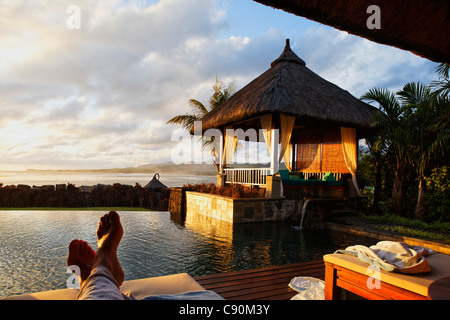 Master suite del Shanti Maurice Resort nella luce del sole di sera, Souillac, Mauritius, Africa Foto Stock