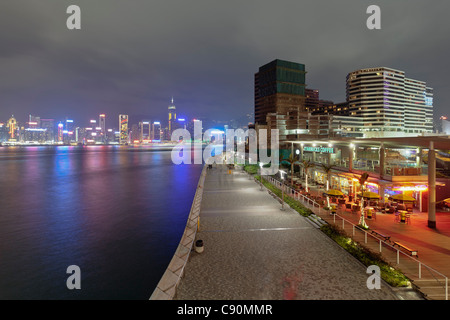 Tsim Sha Tsui Promenade di notte, Kowloon, Hong Kong, Cina Foto Stock