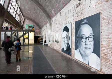 Hall nel quartiere dell'arte Dashanzi 798 ex fabbrica d'armi costruite da ingegneri dell'ex RDT centro per il patrimonio artistico Foto Stock