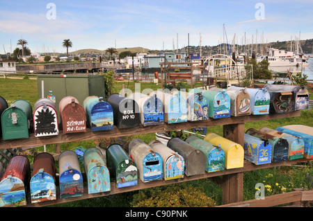 Nelle cassette delle lettere delle case galleggianti in Sausalito vicino a San Francisco, California, USA, America Foto Stock