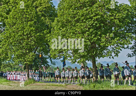 Processione del Corpus Domini, Benediktbeuern, Alpine foreland, Alta Baviera, Baviera, Germania Foto Stock