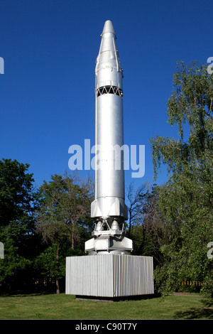 Xx secolo rocket al di fuori del centro di Forze Armate museo a Mosca, Russia Foto Stock