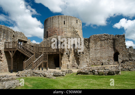 Barnard Castle è un castello storico sulla rupe sopra il Fiume Tees a un vitale punto strategico in corrispondenza di un attraversamento di fiume costruito nel Foto Stock