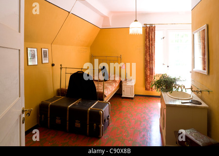Camera da letto a Gerhart-Hauptmann-Haus, Haus Seedorn, Kloster, isola di Hiddensee, Meclemburgo-Pomerania Occidentale, Germania, Europa Foto Stock