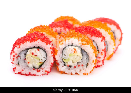 Rotolo con pesci volanti di caviale e avocado Foto Stock