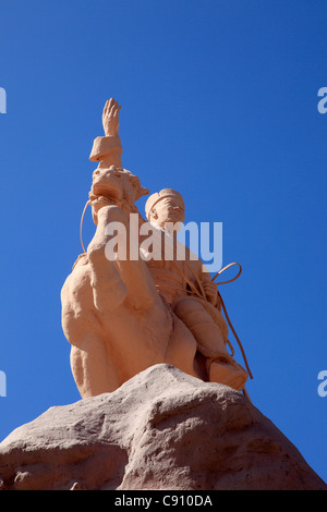 Vi è una grande statua della nazionale di ventesimo secolo figura politica e dirigente rivoluzionario Damdin Sukhbaatar su un cavallo in Foto Stock