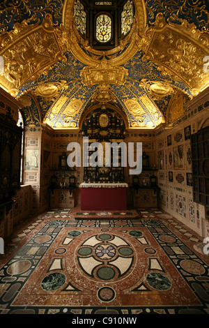 Cappella ornata (Reiche Kapelle) del Duca Massimiliano I di Baviera nel palazzo Residenz di Monaco di Baviera, Germania. Foto Stock