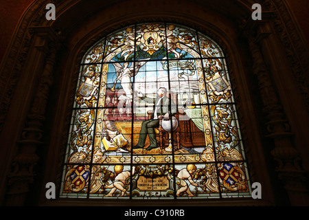 Il Palais de la abbazia benedettina è un centro informazioni per i visitatori e i grafici la storia di liquer che in primo luogo è stato realizzato a Foto Stock