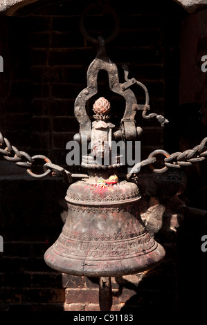 Bhaktapur è una città frenetica su una rotta commerciale attraverso le montagne del Nepal. Ci sono un grande santo storico templi della citta'. Foto Stock