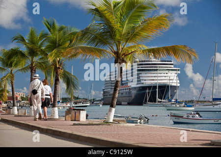 Paesi Bassi, Bonaire Island, olandese dei Caraibi, Kralendijk, nave da crociera Noordam chiamato da Holland America Line ormeggiata in porto. Foto Stock