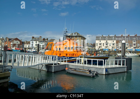 La storica south coast città di Weymouth è un trafficato porto e porta. Vi è una scialuppa di salvataggio RNLI chiamato Ernest e Mabel Foto Stock