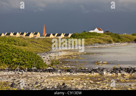 I Paesi Bassi, Bonaire Island, olandese dei Caraibi, Kralendijk, capanne di slave e master slave house. Foto Stock